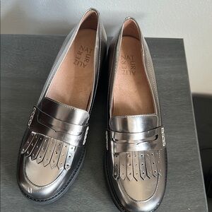Naturalizer Leather Darcy Silver Women's Loafers Sz 9.5